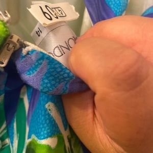 Very tropical dress with open back .